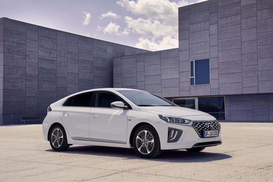  Hyundai IONIQ plug-in (AE) 2019 года  (WW) (фото 15 из 45)